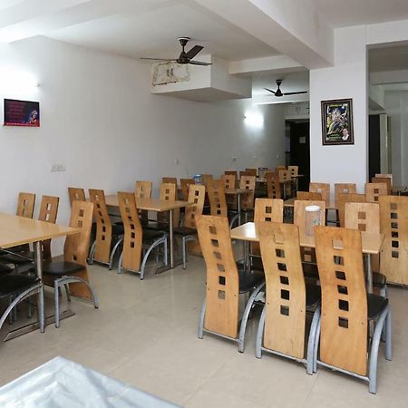 Oyo 13564 Near Prem Mandir Hotel Mathura Exterior photo