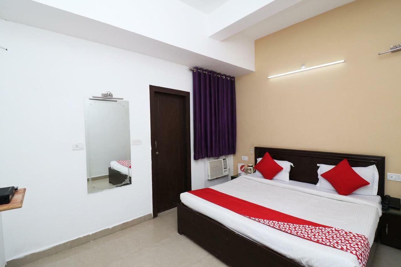 Oyo 13564 Near Prem Mandir Hotel Mathura Exterior photo