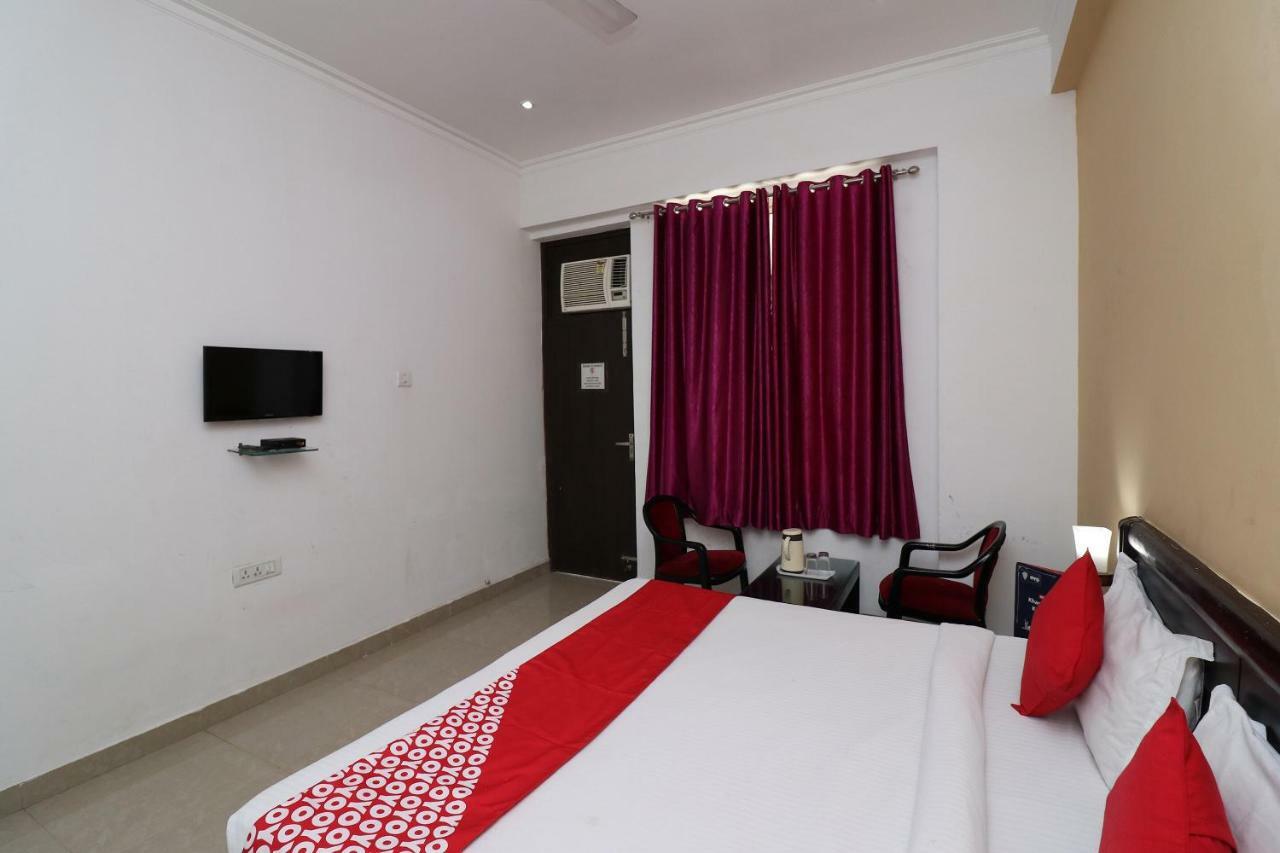 Oyo 13564 Near Prem Mandir Hotel Mathura Exterior photo