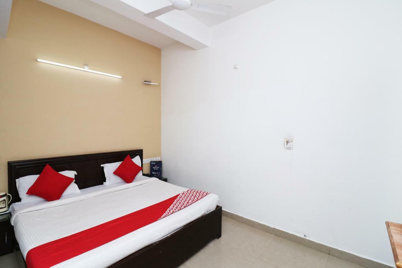 Oyo 13564 Near Prem Mandir Hotel Mathura Exterior photo