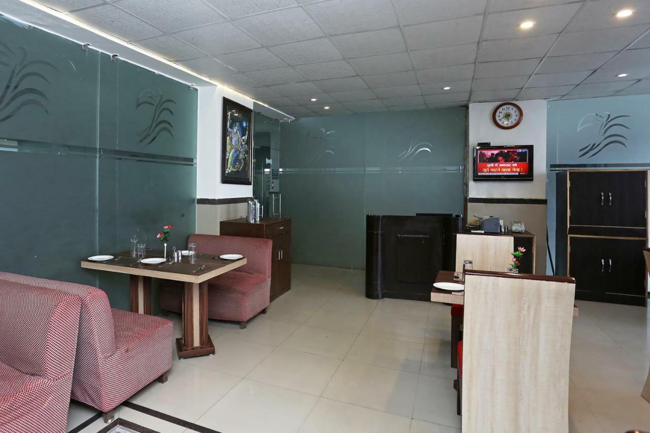 Oyo 13564 Near Prem Mandir Hotel Mathura Exterior photo