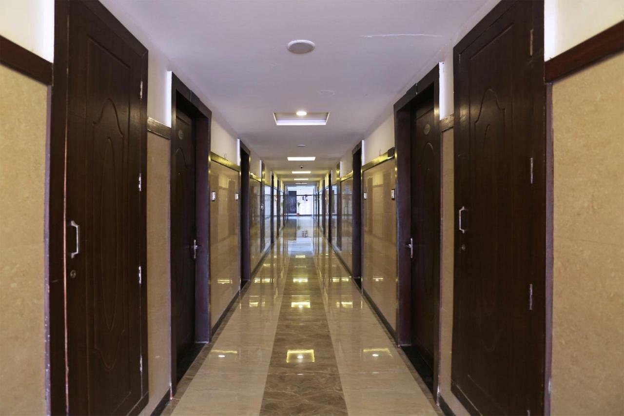 Oyo 13564 Near Prem Mandir Hotel Mathura Exterior photo