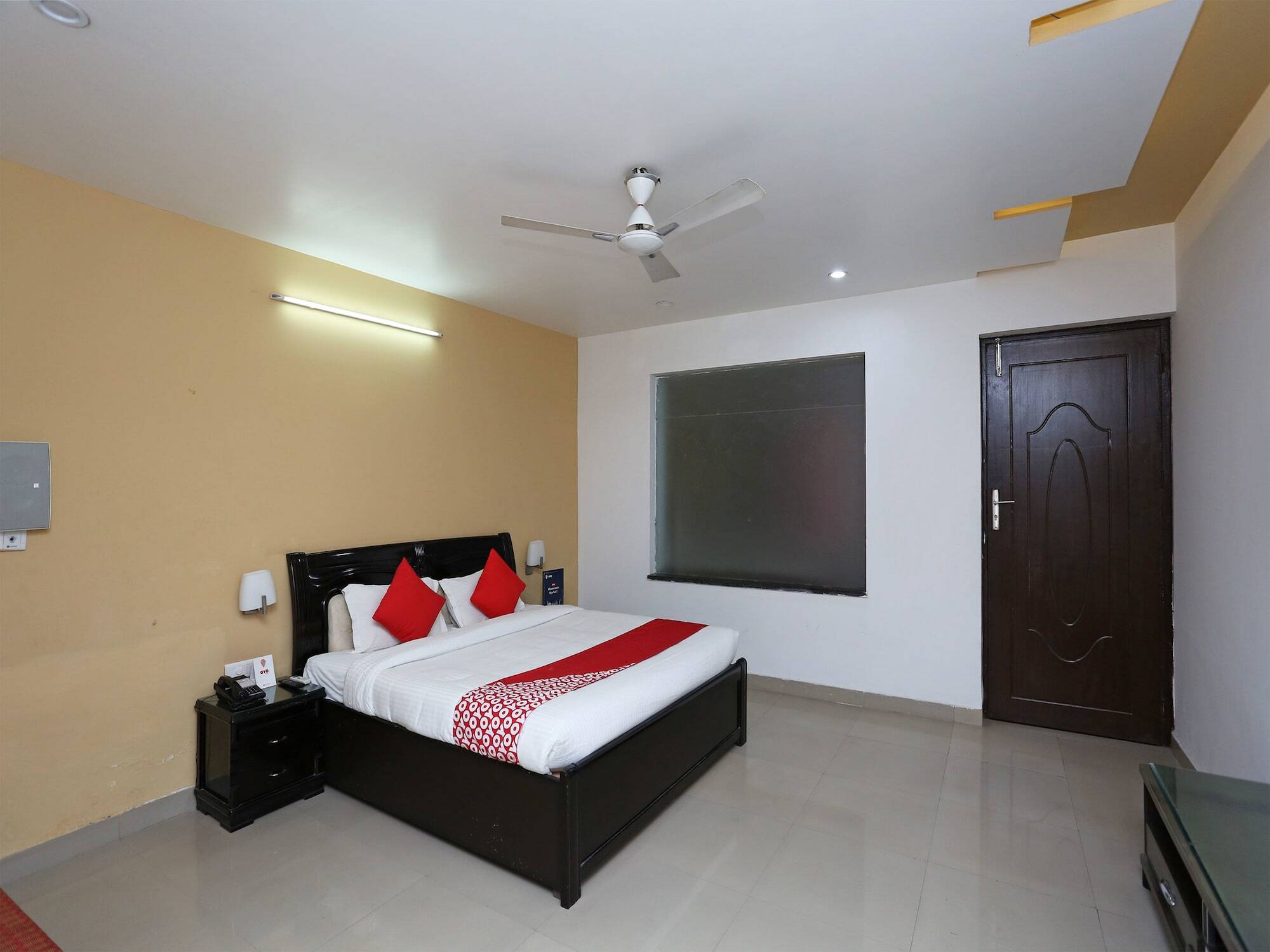 Oyo 13564 Near Prem Mandir Hotel Mathura Exterior photo